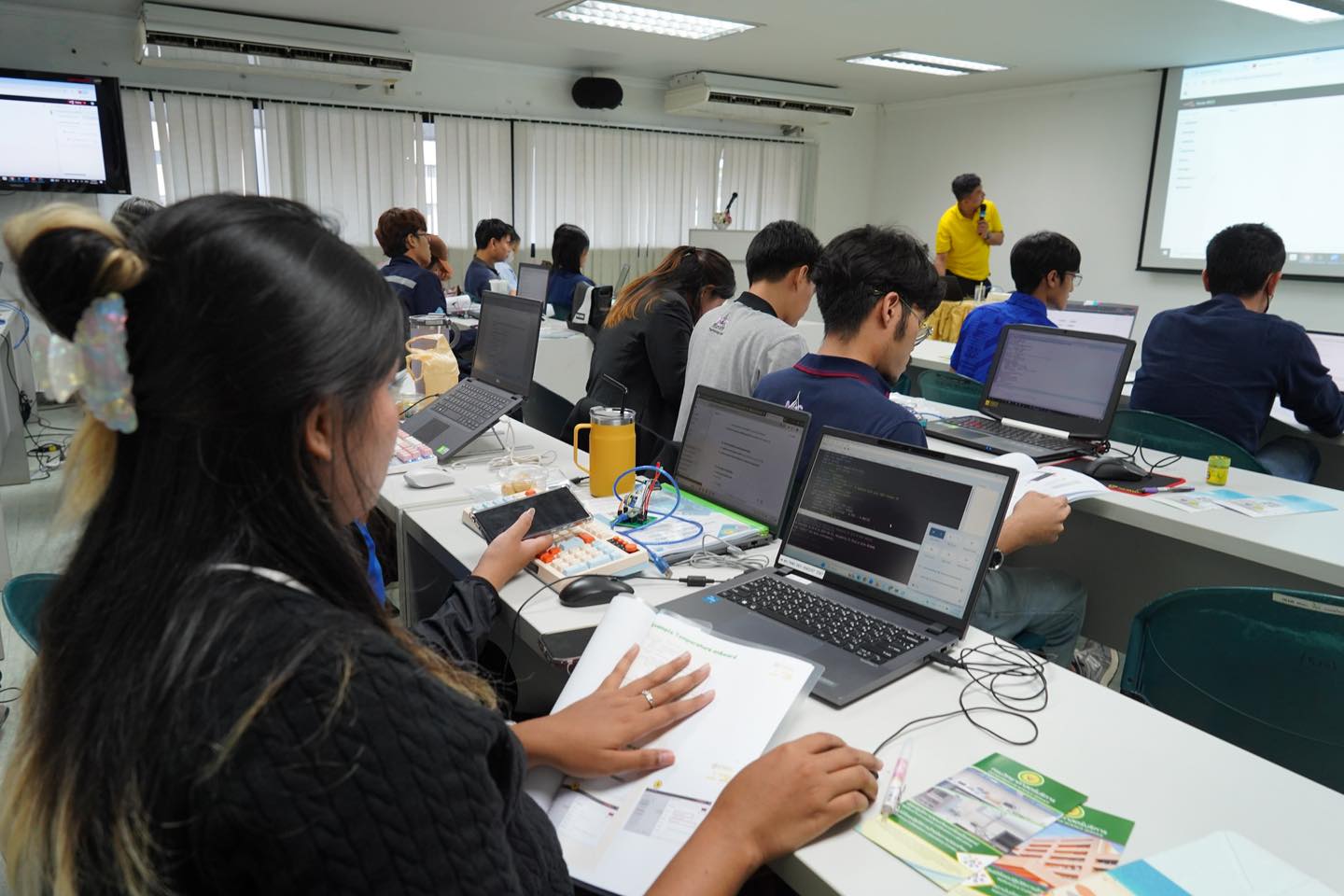 ในหัวข้อ “การประยุกต์ใช้ IoT สำหรับการวัดสภาวะแวดล้อม” ส่งเสริมผู้ประกอบการ SMEs